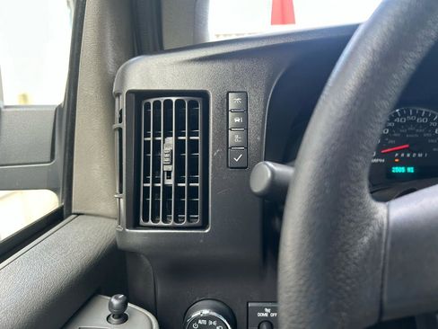 Used 2024 GMC Savana 2500 w/ Driver Convenience Package image 17