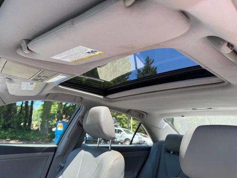 Used 2010 Toyota Camry XLE FWD image 18