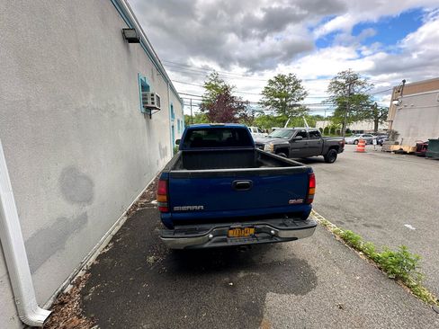 Used 2004 GMC Sierra 2500 SLE w/ Skid Plate Package image 9