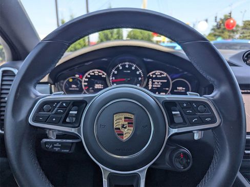 Used 2023 Porsche Cayenne Platinum Edition image 23