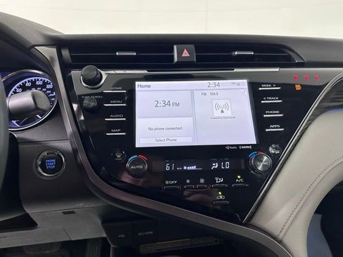 Used 2020 Toyota Camry XLE image 24