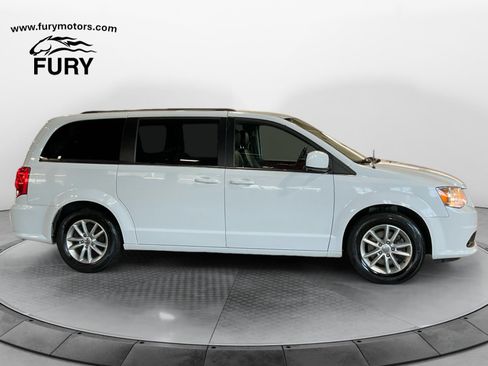 Used 2019 Dodge Grand Caravan SXT FWD image 2