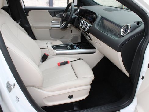 Used 2025 Mercedes-Benz GLA 250 4MATIC image 15