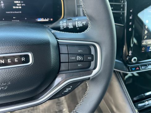 Used 2022 Jeep Wagoneer Series I AWD/4WD image 35