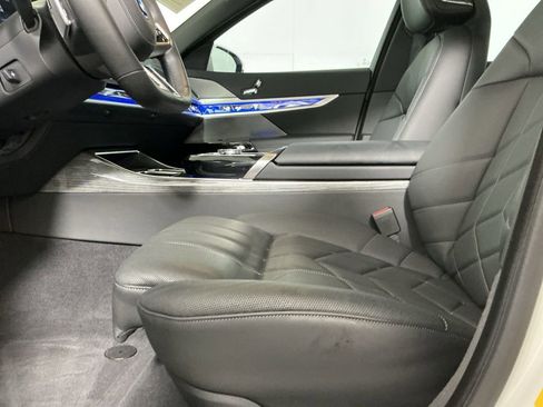 Certified 2024 BMW i7 xDrive60 w/ Executive Package image 26