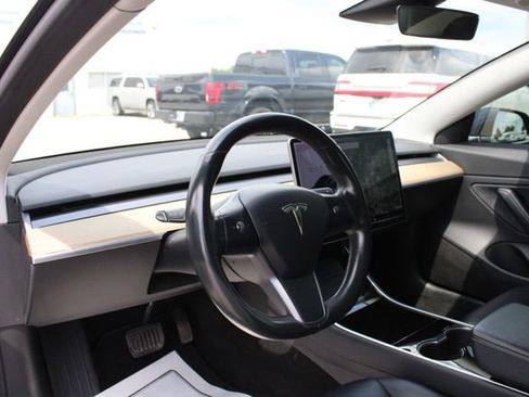 Used 2018 Tesla Model 3 Long Range RWD image 2