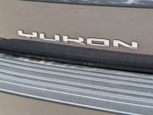 Used 2023 GMC Yukon XL SLT AWD/4WD image 38
