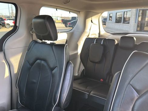 Used 2022 Chrysler Pacifica Limited image 52