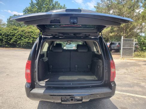 Used 2007 Chevrolet Suburban LT w/ LT Preferred Equipment Group RWD image 17