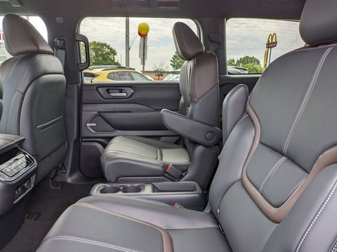 New 2025 Nissan Armada SL w/ Captain's Chari Seat Package image 14