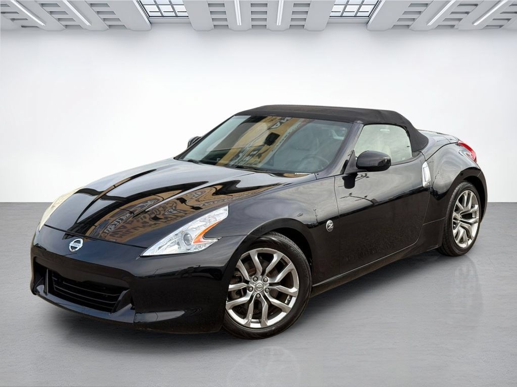 Used 2011 Nissan 370Z Touring RWD image 3