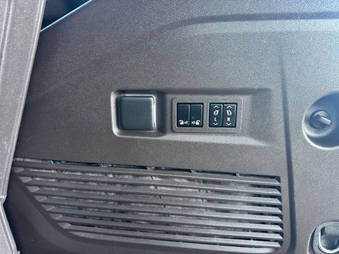 Used 2024 GMC Yukon Denali image 29