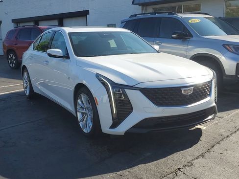 Used 2025 Cadillac CT5 Premium Luxury RWD image 2