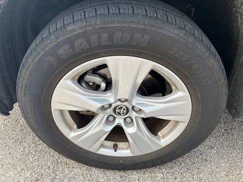 Used 2025 Toyota RAV4 XLE FWD image 11