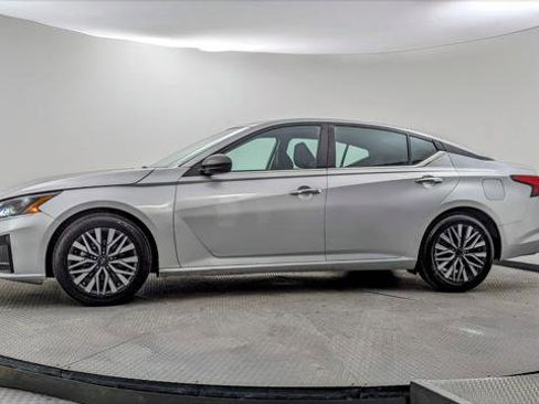 Used 2024 Nissan Altima 2.5 SV image 3