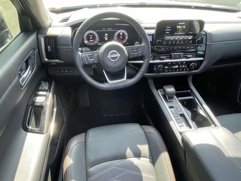 Used 2024 Nissan Pathfinder Platinum image 14