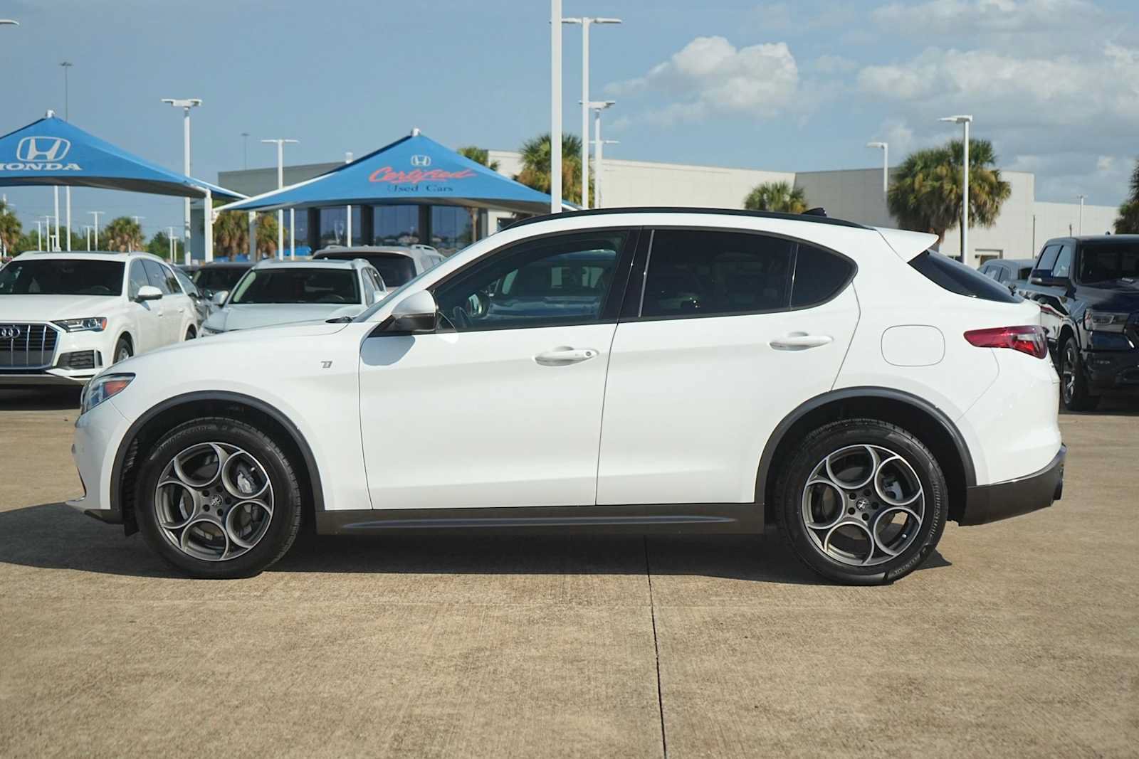 Used 2022 Alfa Romeo Stelvio Ti AWD/4WD image 3