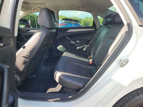 Used 2021 Volkswagen Passat 2.0T SE image 10