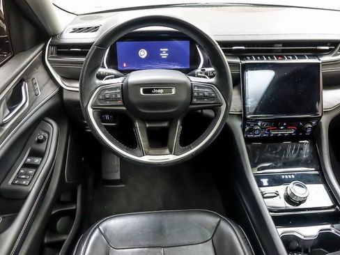 Used 2022 Jeep Grand Cherokee Limited image 13