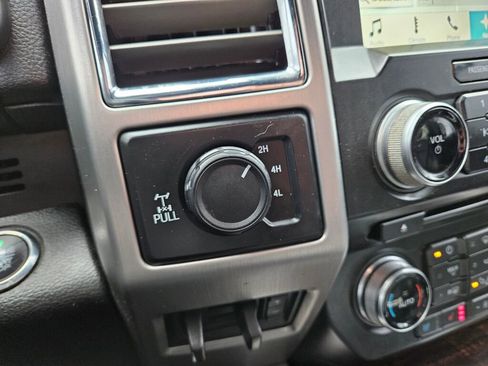 Used 2017 Ford F350 Platinum w/ Platinum Ultimate Package image 24