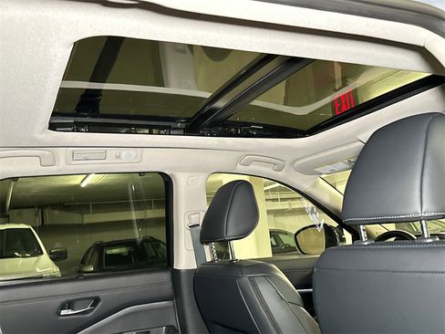 Used 2023 Nissan Pathfinder Platinum image 14