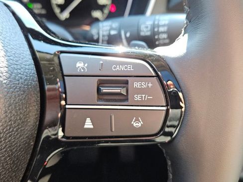 Used 2025 Honda Pilot Touring image 13