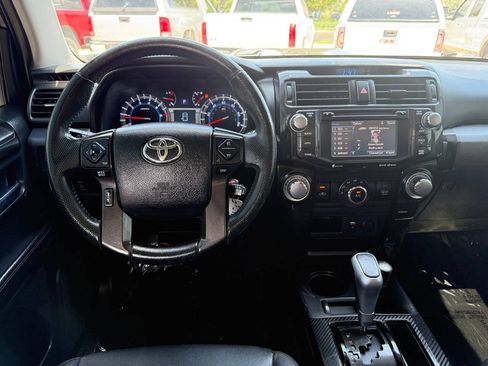 Used 2017 Toyota 4Runner TRD Off-Road Premium AWD/4WD image 27