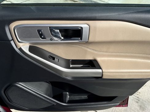 Used 2022 Ford Explorer Limited w/ Equipment Group 301A image 18