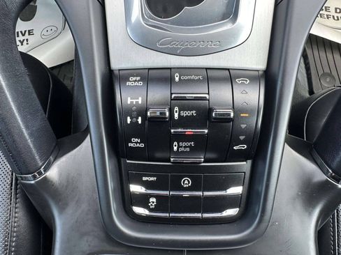 Used 2015 Porsche Cayenne Turbo AWD/4WD image 25