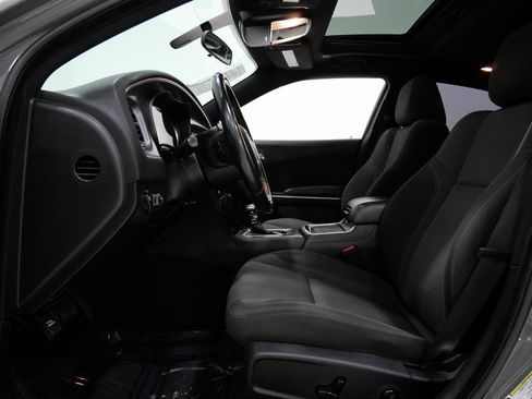 Used 2019 Dodge Charger SXT image 13