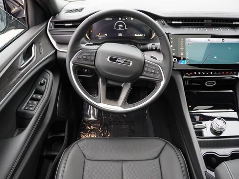 Certified 2026 Jeep Grand Cherokee Limited AWD/4WD image 21