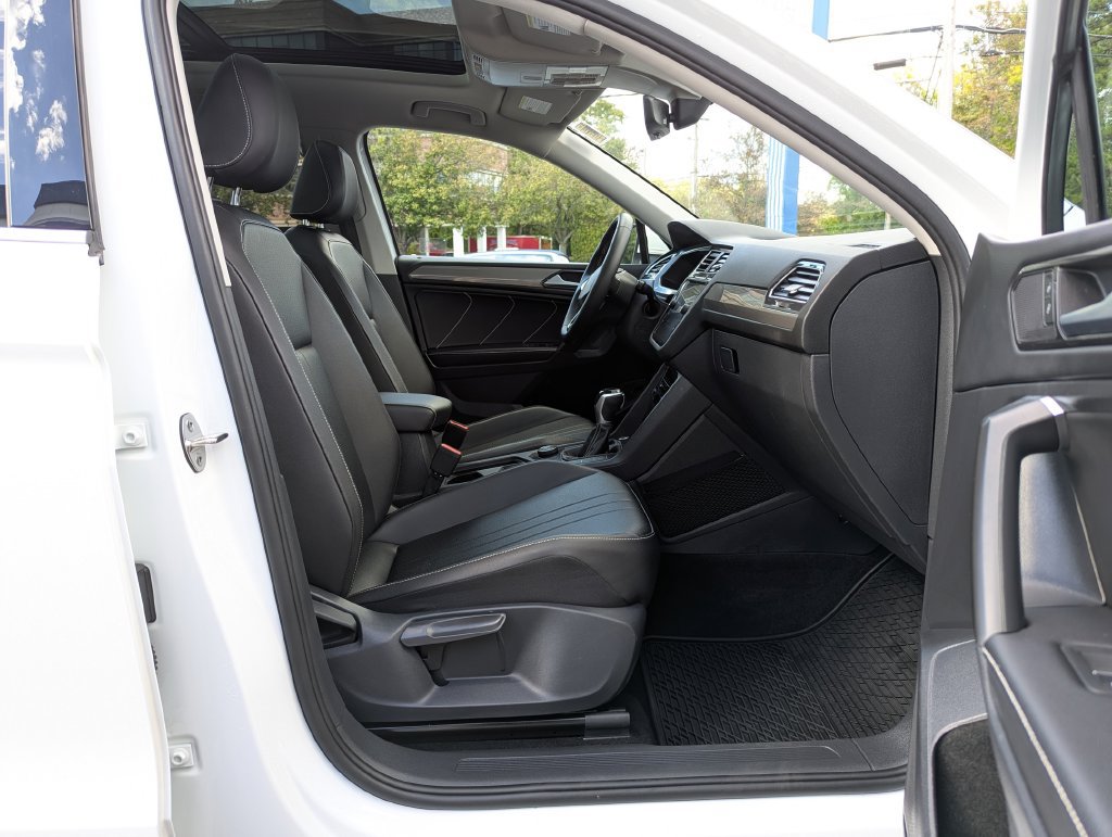 Used 2022 Volkswagen Tiguan SE w/ Panoramic Sunroof Package AWD/4WD image 33