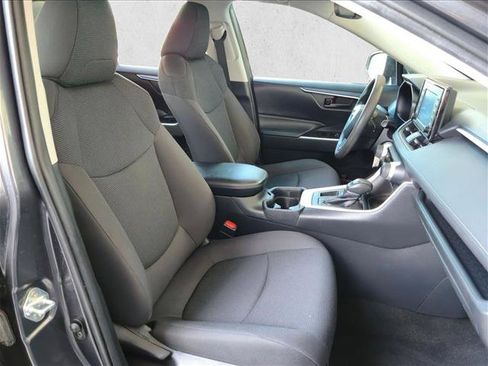 Used 2020 Toyota RAV4 LE FWD image 20