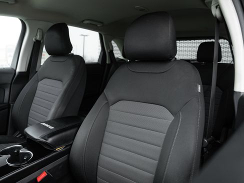 Used 2018 Ford Edge SE image 20