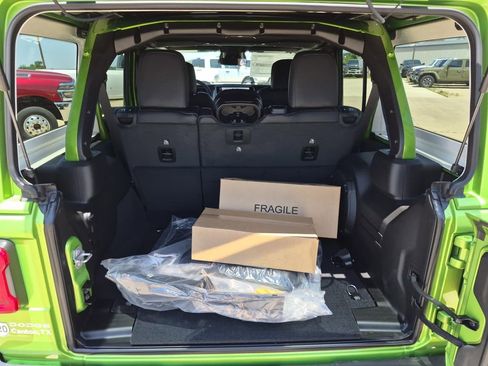 New 2026 Jeep Wrangler Unlimited Sahara AWD/4WD image 8