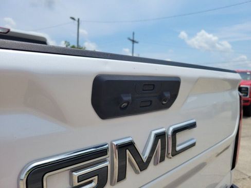 Used 2024 GMC Sierra 2500 Denali Ultimate AWD/4WD image 8