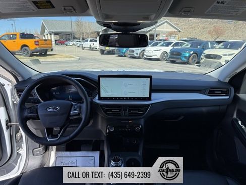 Used 2025 Ford Escape Platinum image 30