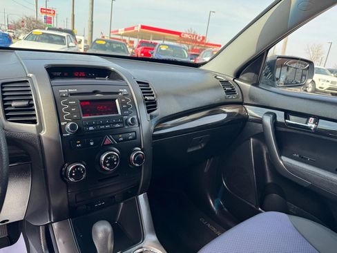 Used 2013 Kia Sorento LX image 26