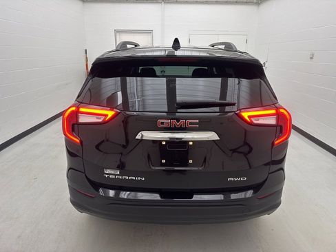 Used 2023 GMC Terrain SLE w/ Driver Convenience Package image 5