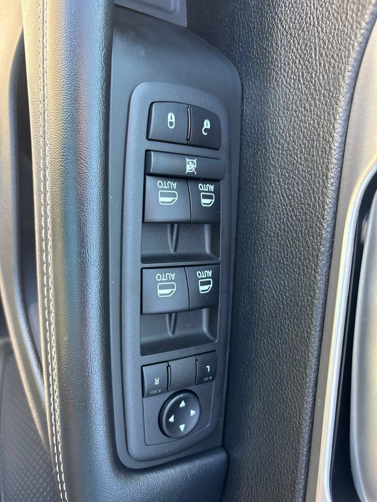 Certified 2022 Chrysler Pacifica Limited w/ S Appearance Package FWD image 19