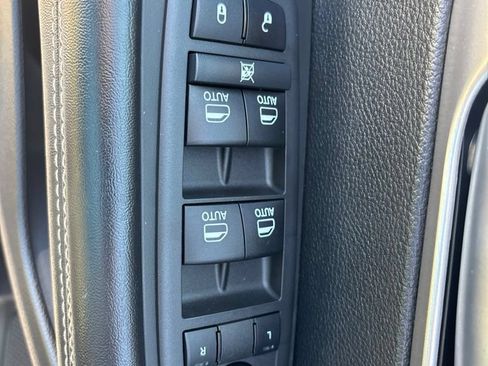 Certified 2022 Chrysler Pacifica Limited w/ S Appearance Package FWD image 19