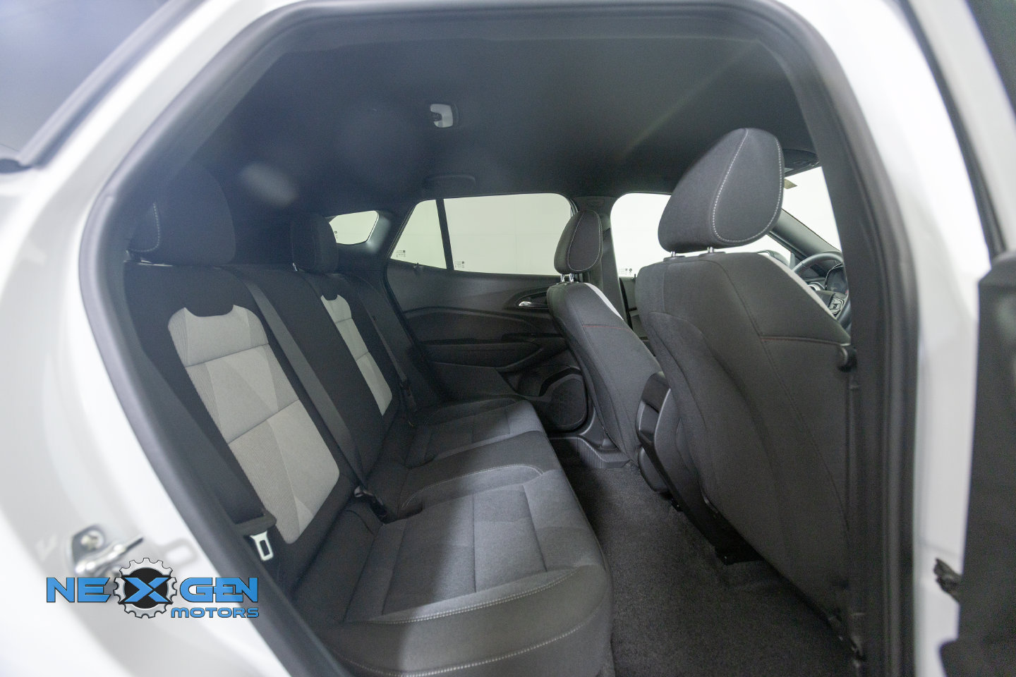 Used 2025 Chevrolet Trax RS w/ Driver Confidence Package FWD image 39