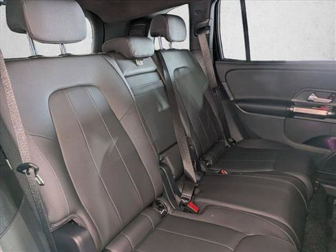 Used 2025 Mercedes-Benz GLB 250 image 21