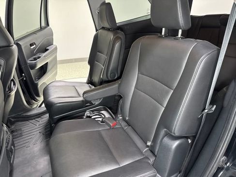 Used 2021 Honda Pilot Touring image 2