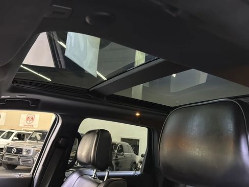 Used 2018 Jeep Grand Cherokee Overland w/ Trailer Tow Group IV RWD image 14
