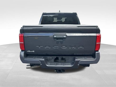 Certified 2025 Toyota Tacoma SR5 AWD/4WD image 5