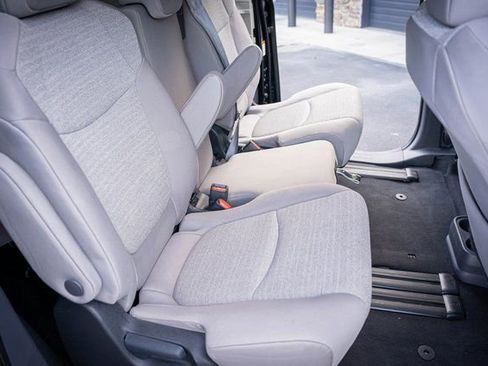 Used 2024 Toyota Sienna LE image 31