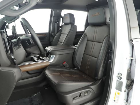 Used 2024 Chevrolet Silverado 3500 High Country w/ Technology Package image 15