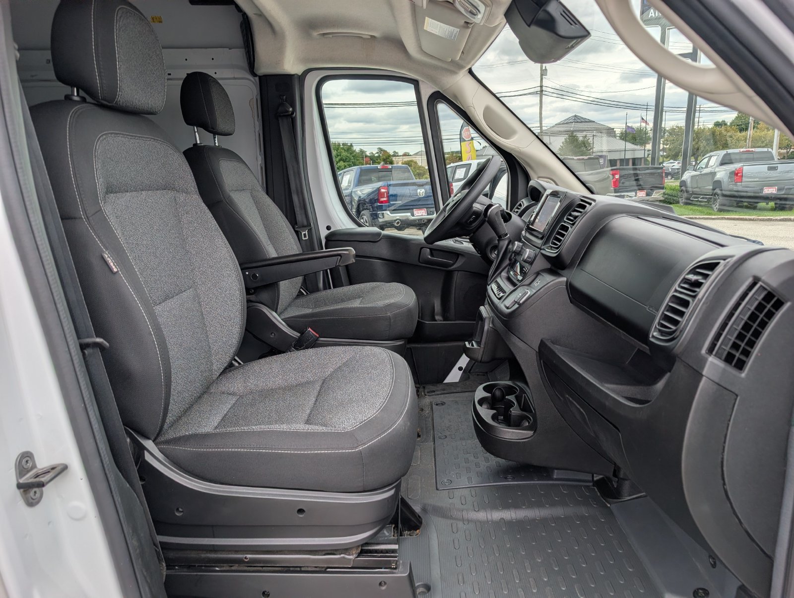 Used 2025 RAM ProMaster 2500 w/ Convenience Group FWD image 11
