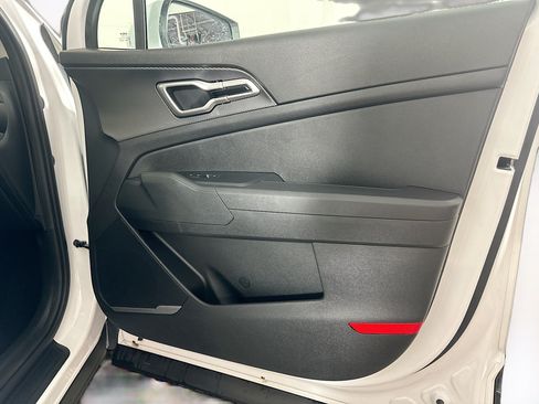 Used 2025 Kia Sportage LX FWD image 30